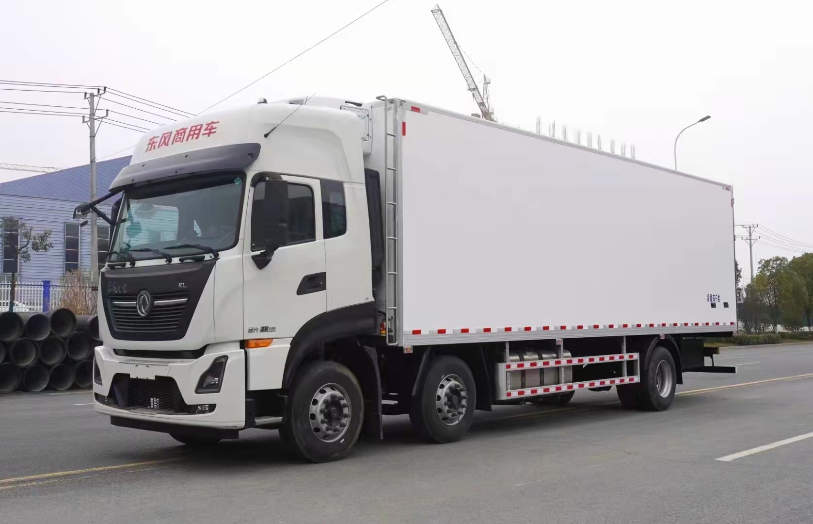 國(guó)六東風(fēng)天龍小三軸9.5米冷藏車